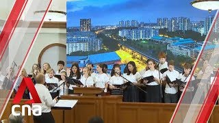 Download lagu Umat ​​Muslim dan Kristen berbuka puasa bersama di gereja.