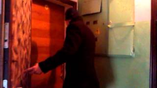 Инструкция по открытию захлопнувшейся двери(Примерно так в Поволжье открывают квартиру, если одна из дверей захлопнулась., 2013-04-12T05:32:49.000Z)