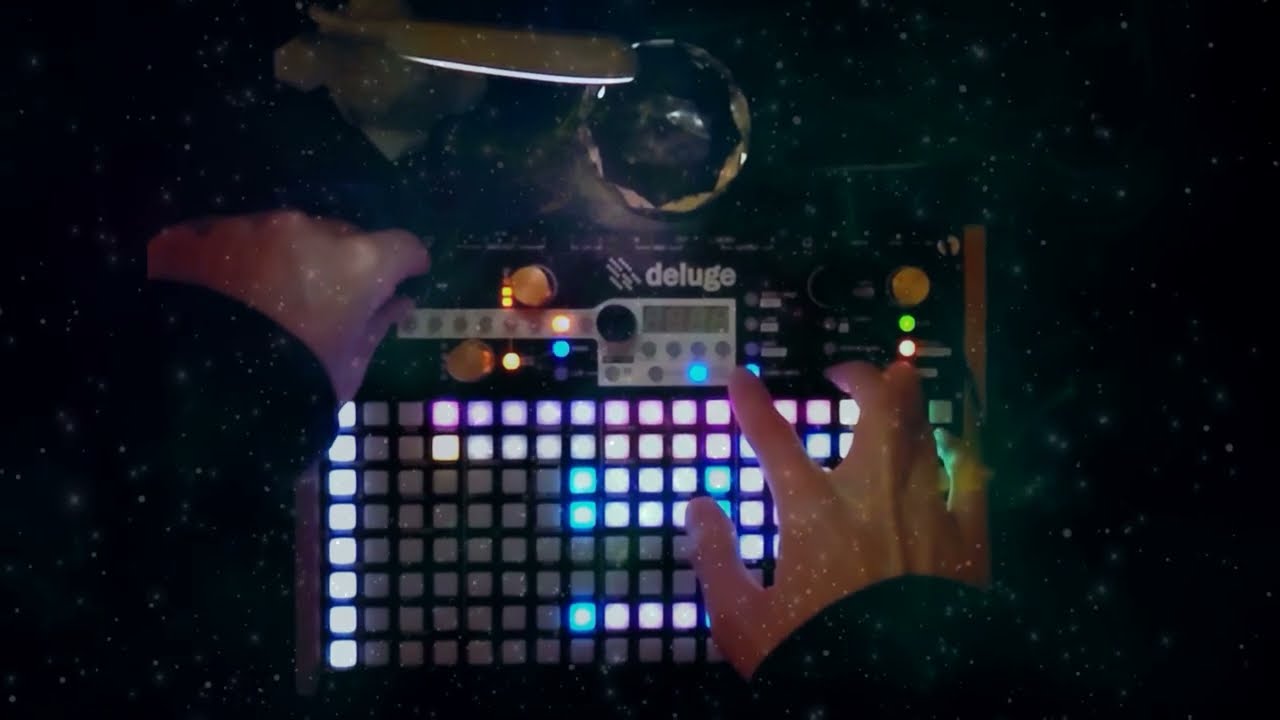 Space Travelling [atmospheric edm on the Synthstrom Deluge]