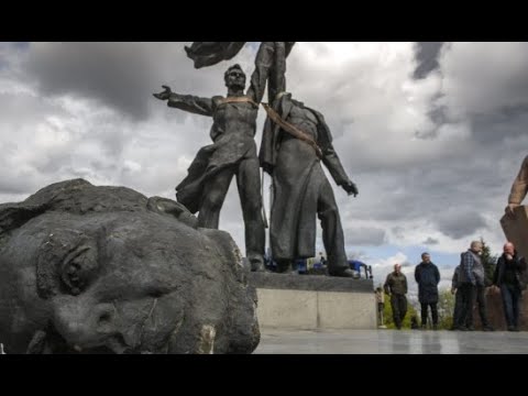 Putin’s Economy COLLAPSING? War Costs & Oil Prices EXPOSED!