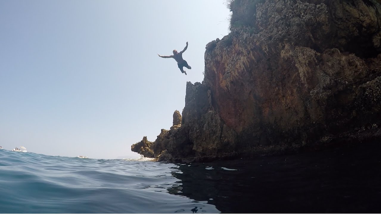 SUMMER CLIFF JUMPING IN SICILY