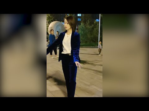 一哥们对我说：妮妮害羞的样子真好看，现在的社会再也看不到会害羞的女孩了