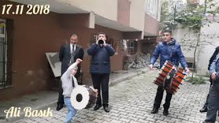 Vur Davulcu Davula Çiksin Geli̇n Damat Halaya Üğün