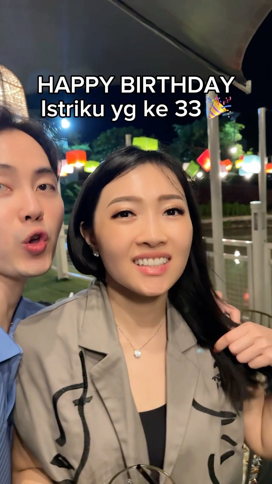 Kita bukan tipe romantis. Kado dari aku aja masih OTW ? Yg penting sekeluarga besar rukun