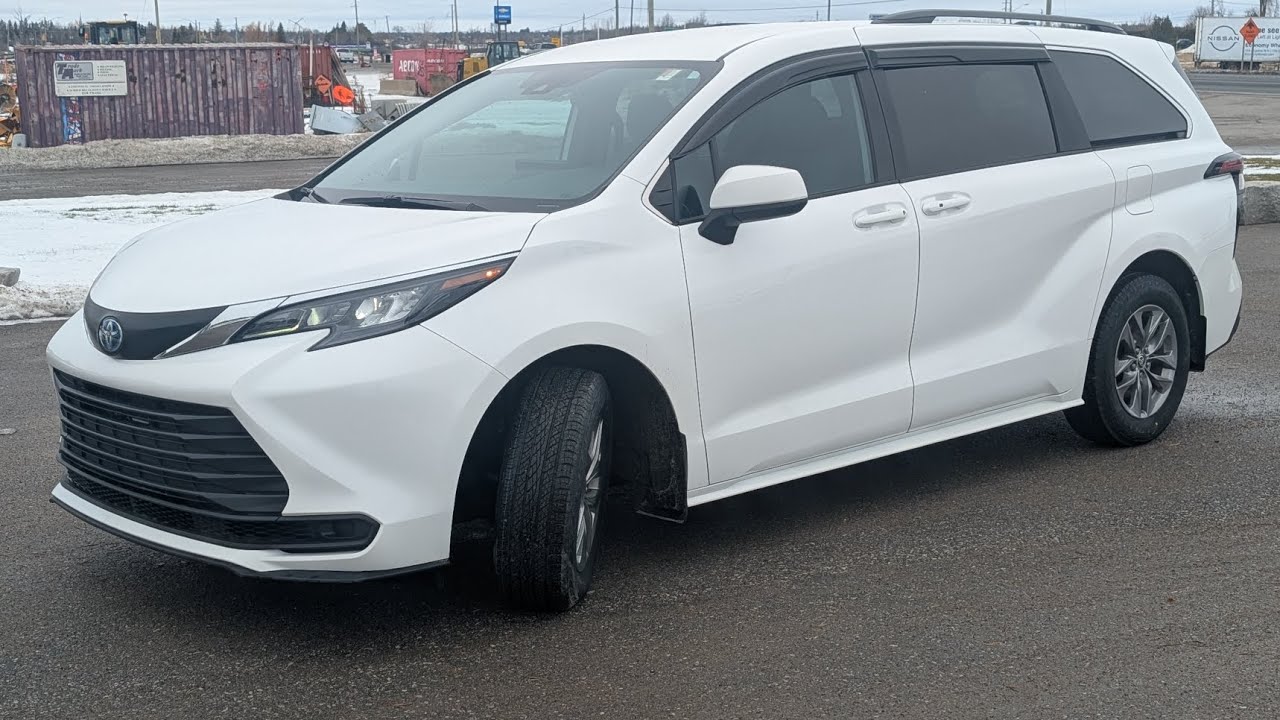 Toyota Sienna Hybrid LE 2025 года