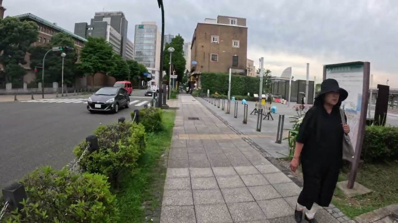 Walking around: Yokohama. Baseball stadium to the Tokyo bay.