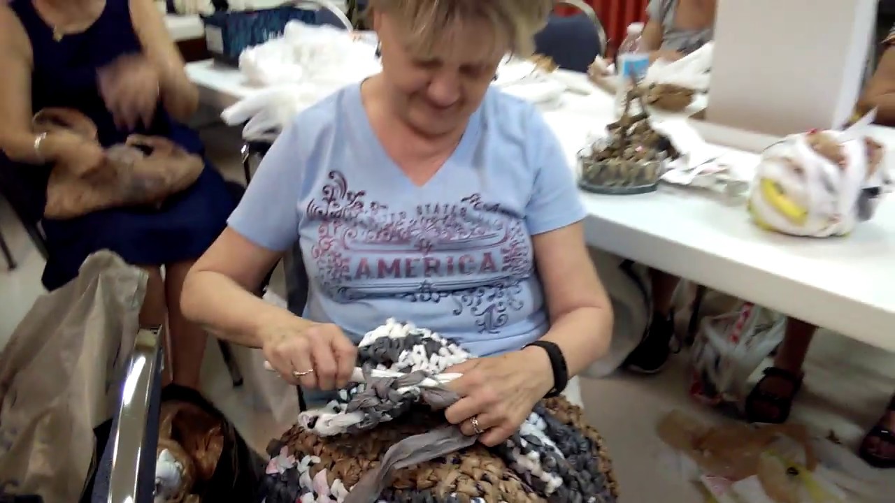 Plastic bags into mats for the homeless YouTube