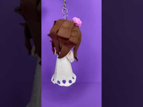 Tutorial De Mañana Les Enseñaré a Realizar Este Llaverito De Una Mini Fofucha De Primera comunión