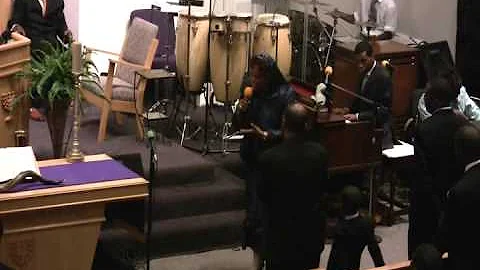 Pastor sings at Shiloh2.avi