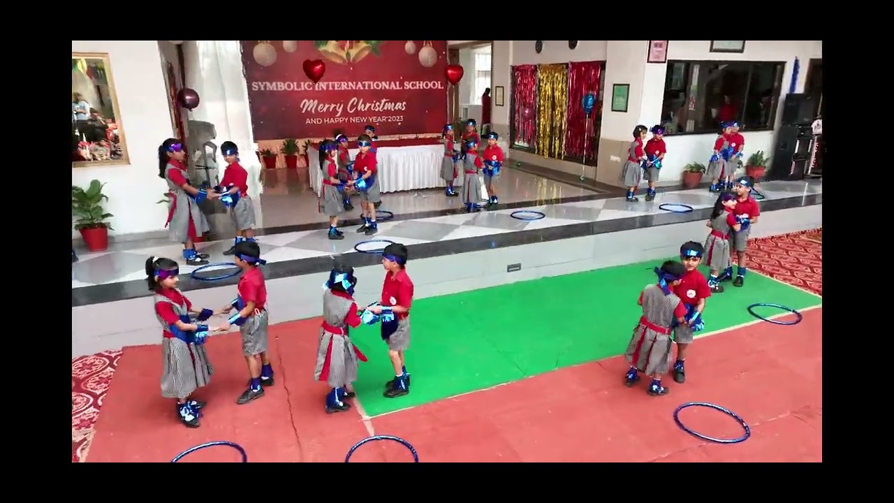 Sr kg students dance for Christmas - YouTube