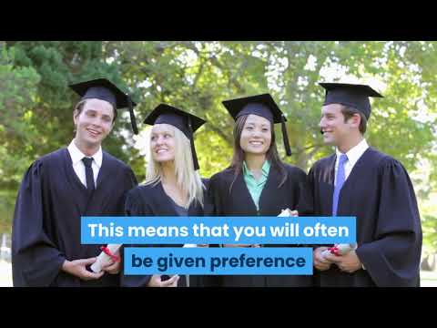 Comparison of Educational Pathways: Associate's vs. Bachelor's Degree