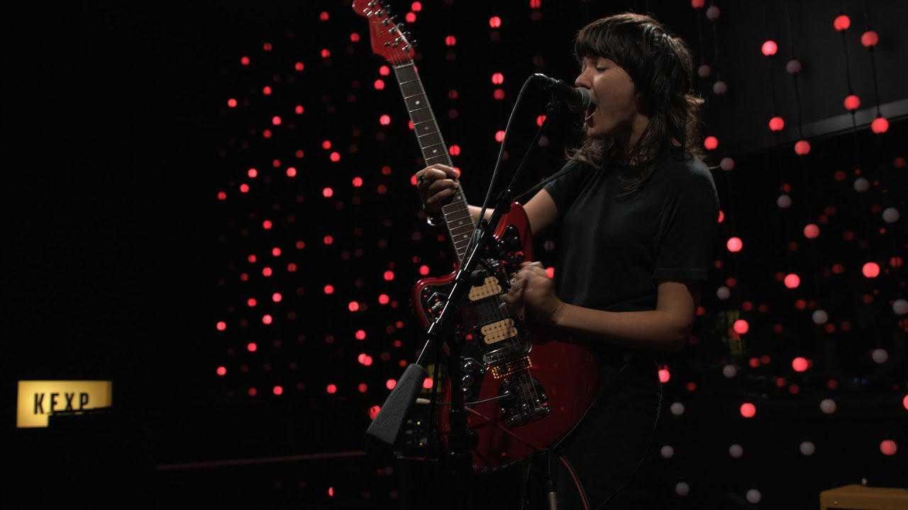 Courtney Barnett - Nameless, Faceless (Live on KEXP) in studio nails