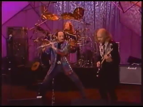 Jethro Tull - "Living in the Past" on The Tonight Show (+ interview)