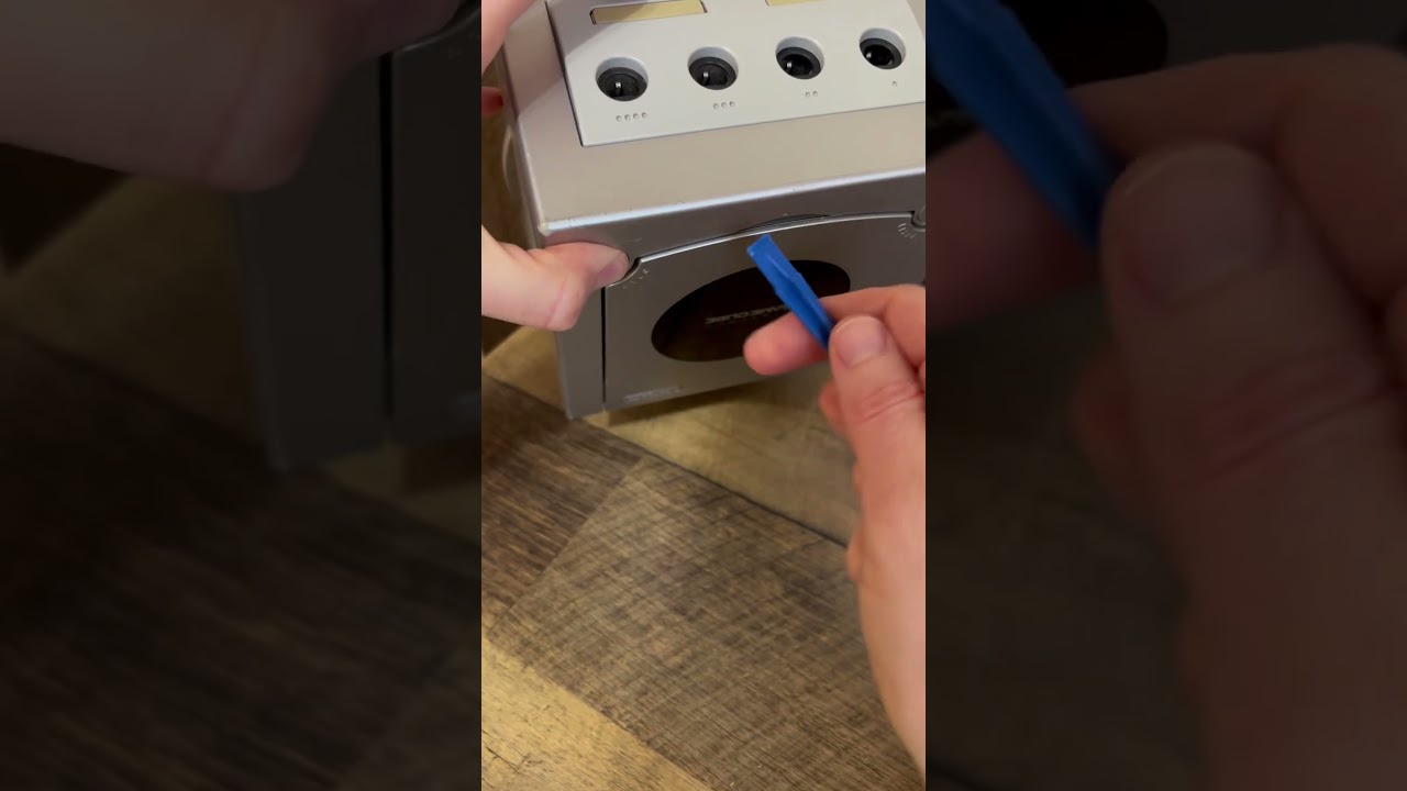 Застрял лоток для дисков GameCube