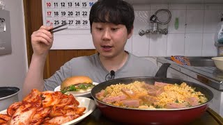 삼양라면3봉 햄 같이 넣고 끓여서 맛있는 겉절이와 함께! 밥 대신에 중간 중간 햄버거 같이 먹었습니다 먹방MUKBANG