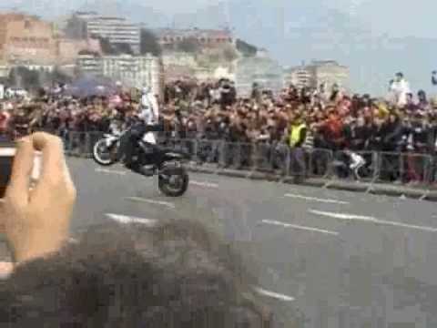 RedBull Show Racing Napoli.AVI