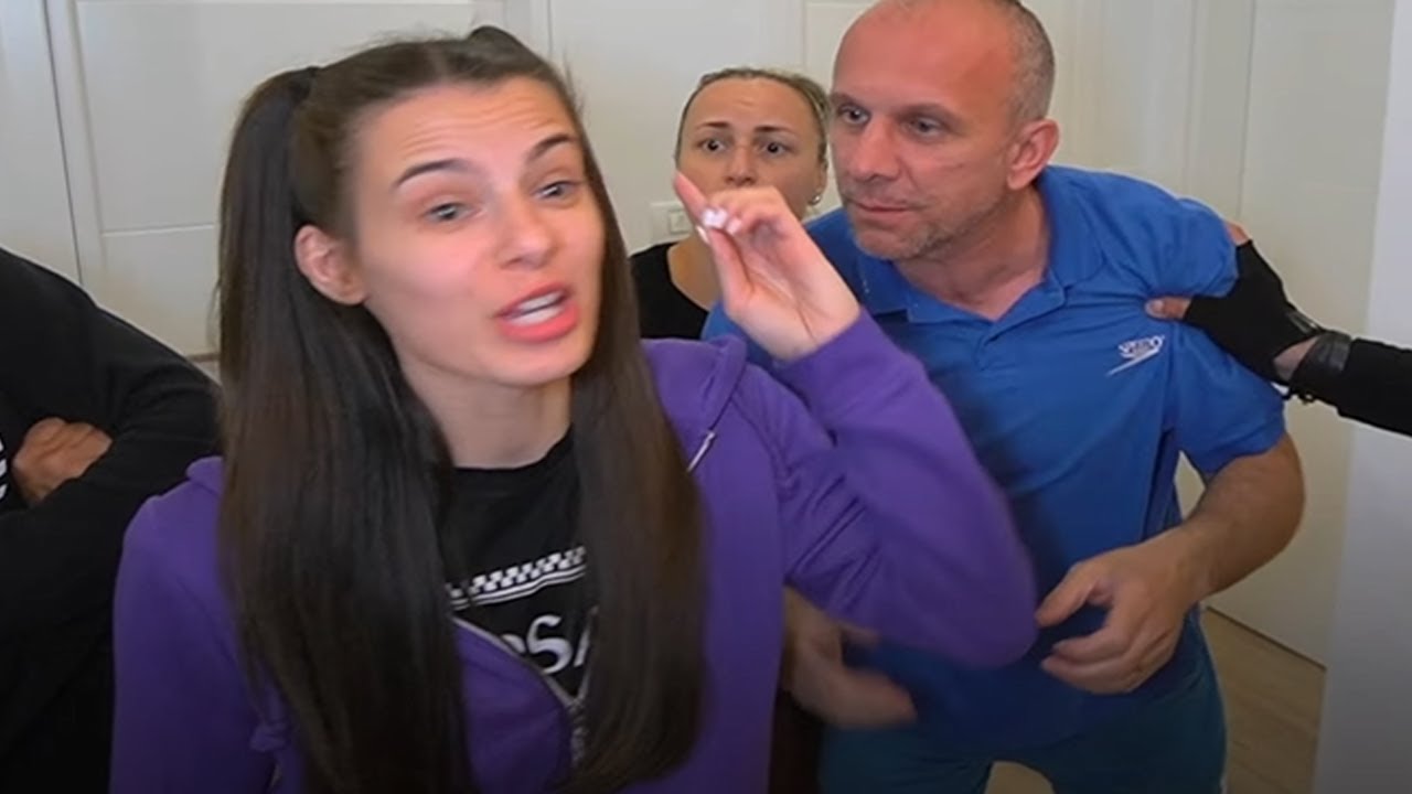 ARIANA L-A DISTRUS PE MITZUU