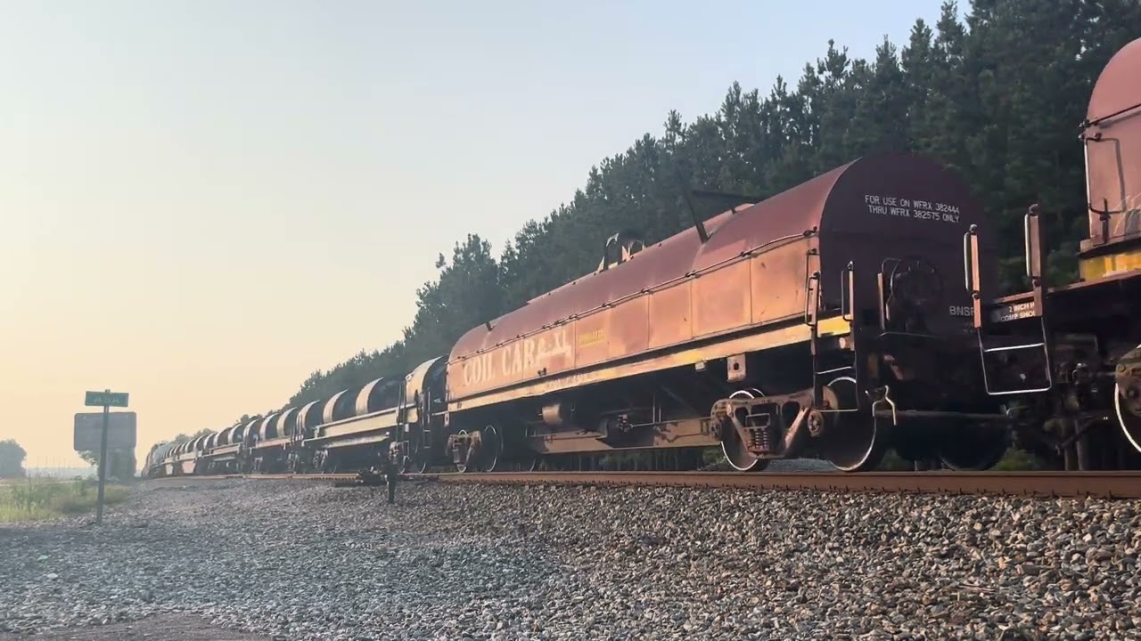 Eastbound NS 362 passes by NS 286 at Asa