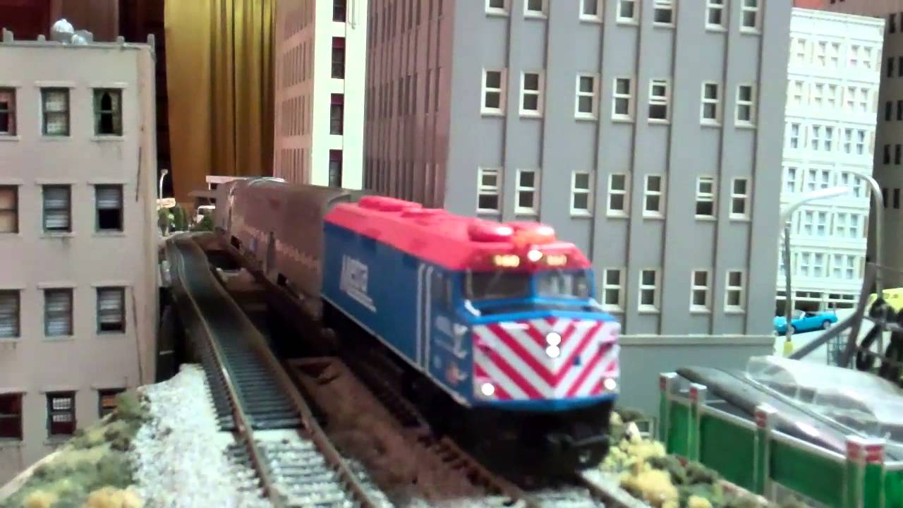 Metra Trains In Downtown (HO Scale) - YouTube