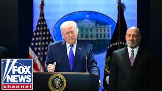 Download Lagu Mantan sekretaris pers Gedung Putih mengatakan Presiden Trump meraih 'kemenangan' di pengadilan hari ini. MP3