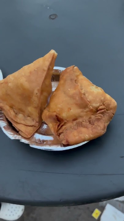 early-morning-3-breakfast-options-dwarka-mod-new-delhi-samosa