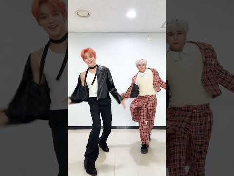 Chasing that cheese🧀✌️ #shorts #<strong>FREEFALL</strong> #ChasingThatFeeling #TXT #YEONJUN #SERIM #CRAVITY