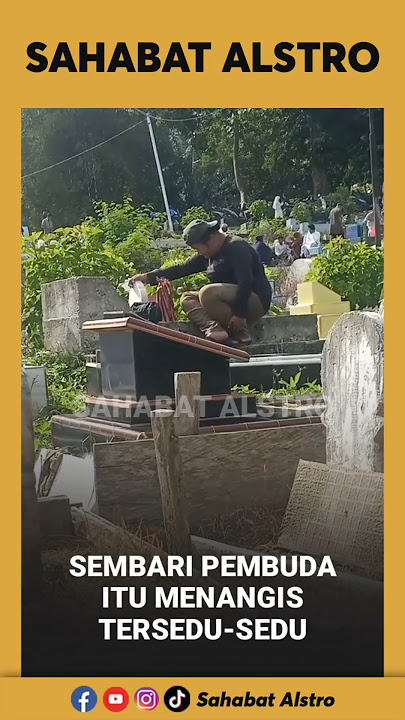 PEMUDA MENANGIS Tersedu-sedu dan Curhat di Makam Ibunya