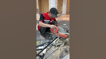 Thi công ốp cột vuông với tấm ốp than tre vô cùng nhanh chóng