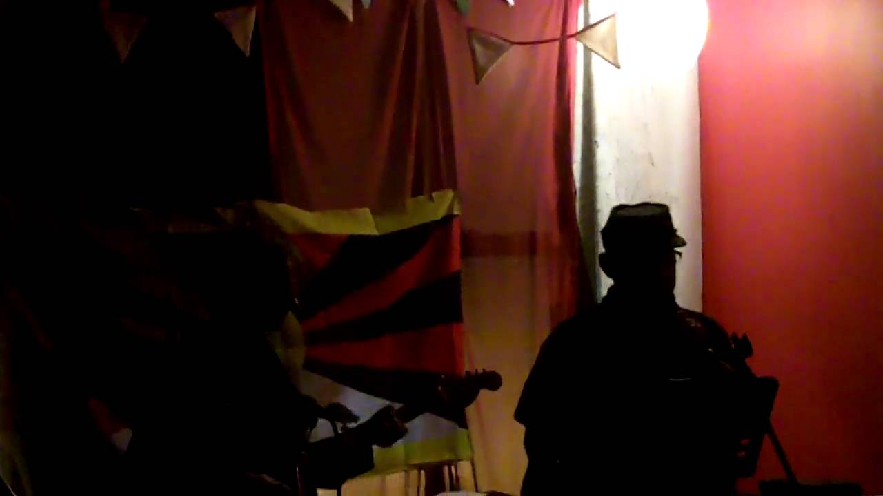 " It's Only a Paper Moon "  CP Lee Live And The Hot Shots