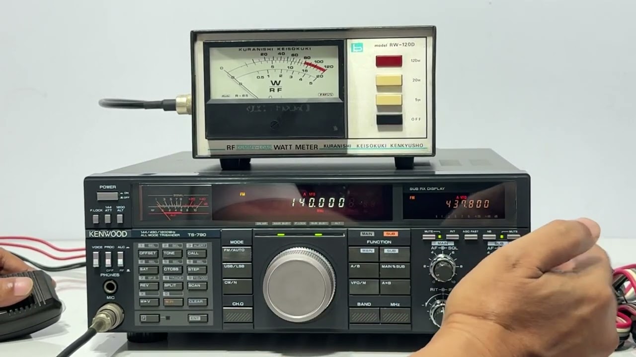 Kenwood TS-790S VHF/UHF Sattelite 60W/60W - YouTube