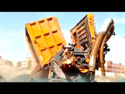 تقنية جديدة لإفراغ الحمولة من جانب الشاحنة هذا النوع من العمل لاتفعله الا الميرسيديس