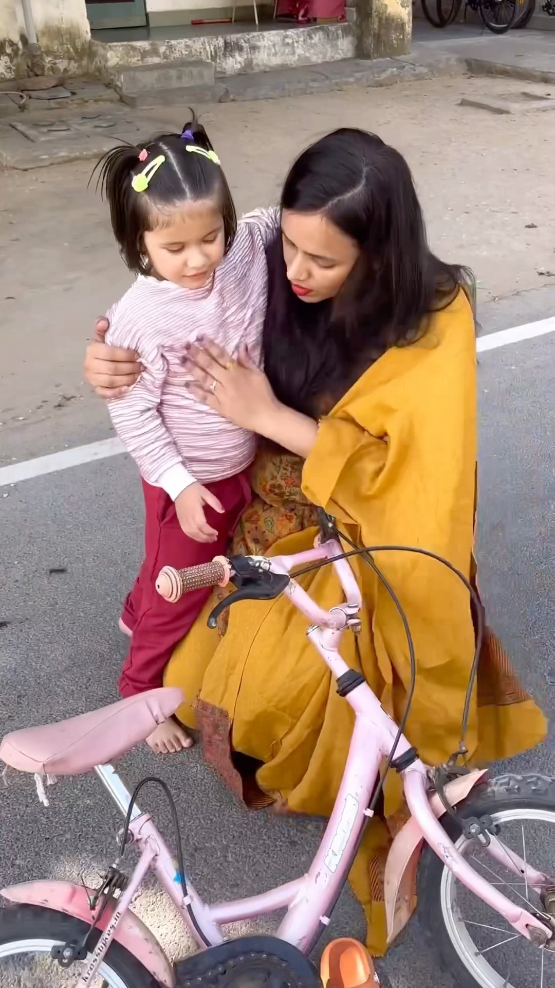 Vedika cycle se gir gai