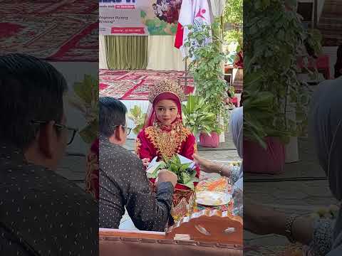 FAYYOLA UMUR 7 TAHUN KELAS 1 SD SETELEH NARI RANUP LAMPUAN SEDANG MENAWAR KAN SIRIH UNTUK UNDANGAN