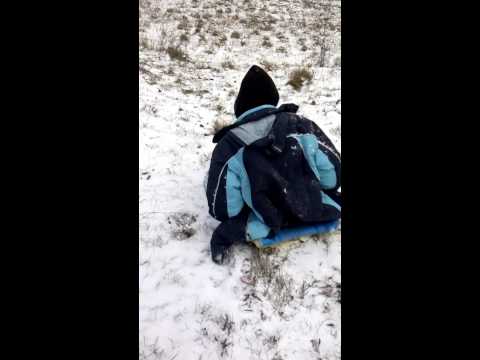 Video: Ragazzo Ubriaco In Italia Si Arrampica Accidentalmente Su Una Montagna Innevata