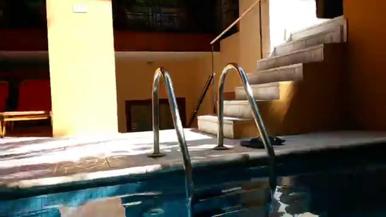 Бассейн в отеле Brascos 3* города ретимнон, о. Крит, Греция