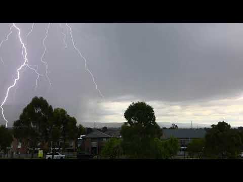 Extreme Storms Lightning glenmore park 30th September 2021