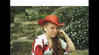 Country singer singing Loretta Lynn (Ones On The Way)