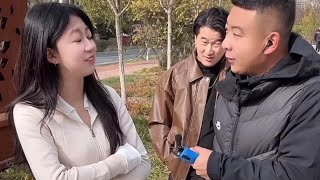元帅户外搞笑与情侣互动