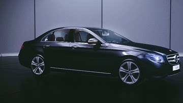 THE NEW E-CLASS: INTERACTIVE MULTITACTION SCREEN PRESENTATION