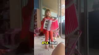 Tota FAZ SHOW SURREAL com sanfona e deixa todo mundo sem palavras, até o Papai #mariaalice #tota