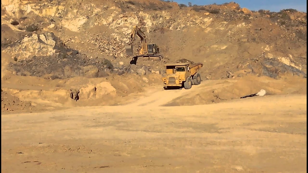 Yucle Caterpillar 773 - YouTube