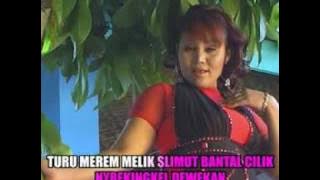 bantal cilik.