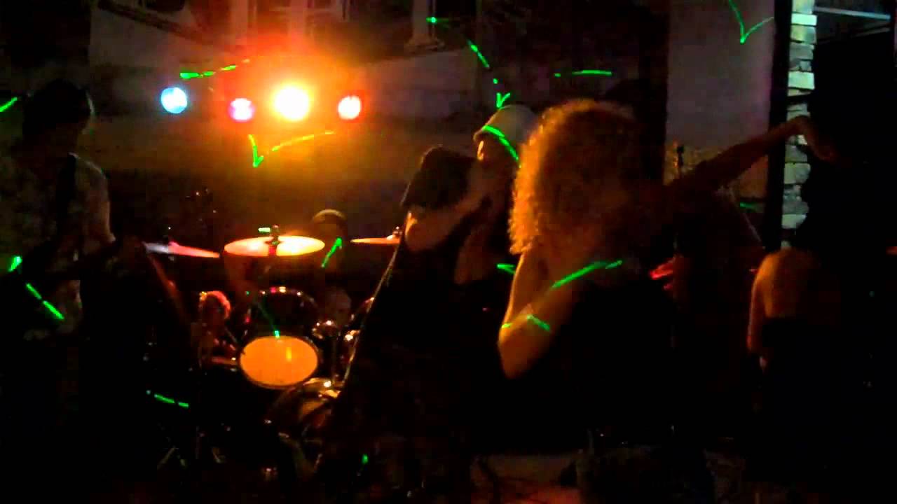 LIFT  Rocking  Hammerhead Bar and Grill