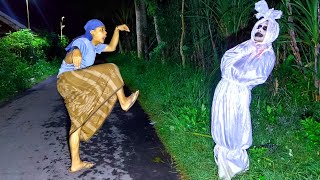 Prank Pocong Gak Ada Harga Diri || Auto Kasih Jurus Kentut nya || Funniest ghost Prank