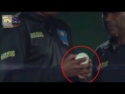 Andre Russell has broken a ball 🤯|Russell hard hitting| 🤯 Very rare in cricket 🤯