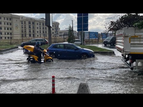 Целые районы Стамбула ушли под воду. Власти города призывают жителей к эвакуации