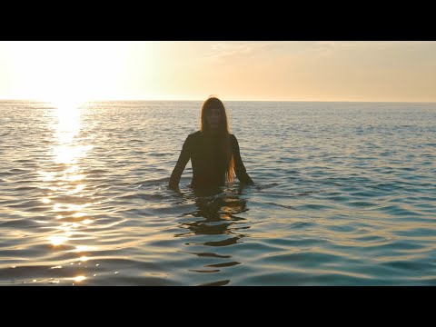 YouTubeでThe Rabbitts - A Moment That I Can't Describe (Official Video)を視聴