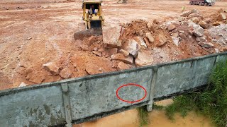 Be Careful Mission Fillion The Big Stones Along The Stones Fence Driver Dozer Getting Fails