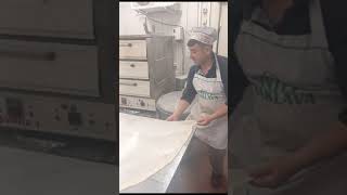 Cuma ali  ustanın  meşhur kol böreği