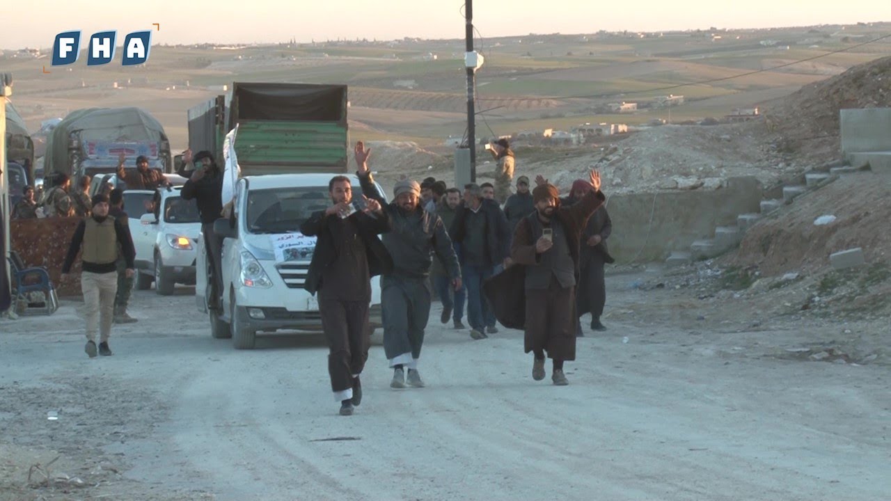 حفاوة واسعة واستقبال كبير.. قافلة مساعدات إنسانية مقدمة من أهالي دير الزور لإغاثة منكوبي الشمال